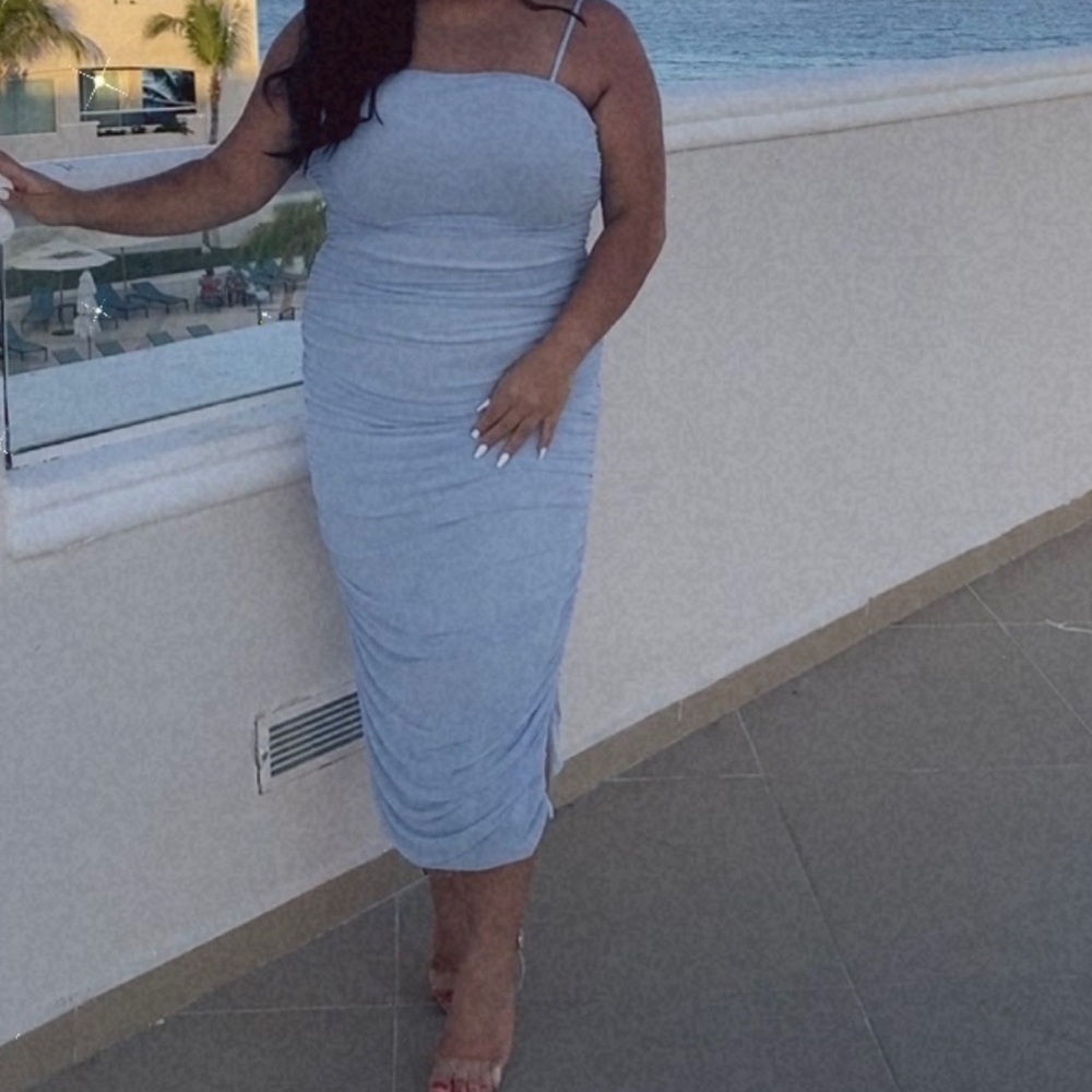 Dresses and tops - Picture 2 of 16